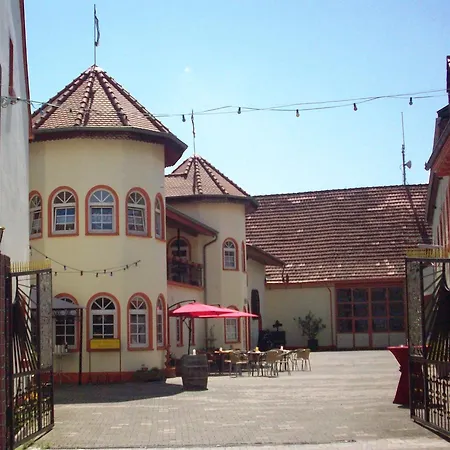 Hotel Weinschloesschen Im Weingut Roos 3*