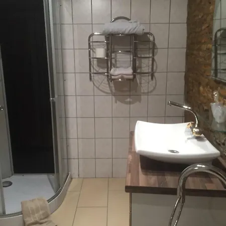 Hotel Weinschloesschen Im Weingut Roos